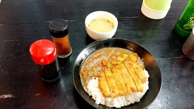 ข้าวแกงกะหรี่หมูทอด