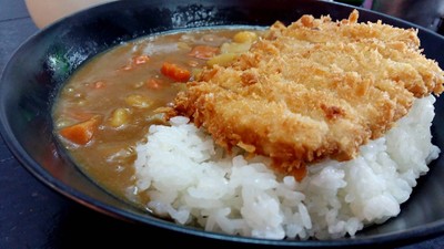 ข้าวแกงกะหรี่หมูทอด