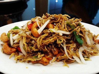 ยำปลาข้าวสาร