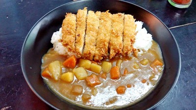 ข้าวแกงกะหรี่หมูทอด