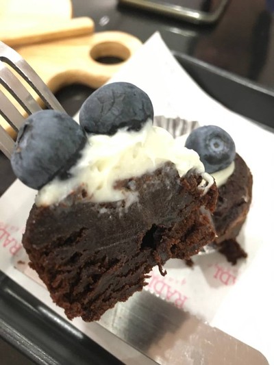 Brownie With Fresh Berry