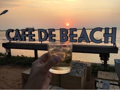 Cafe De Beach