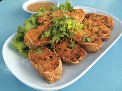 เมนูของร้าน ครัวแต้จิ๋ว คั่วไก่ หมูแดงเตาถ่าน  since 1973 นิมิตใหม่