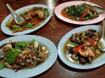 อาหาร หรือ เครื่องดื่ม
