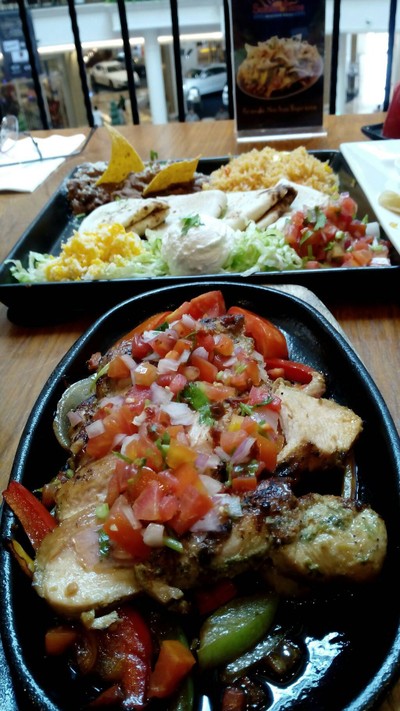 อาหาร หรือ เครื่องดื่ม