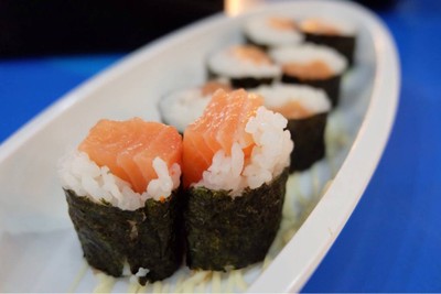 ข้าวห่อแซลมอน