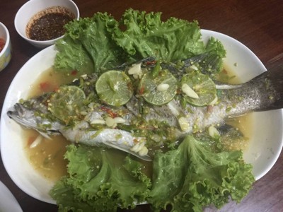 ปลากระพงนึ่งมะนาว