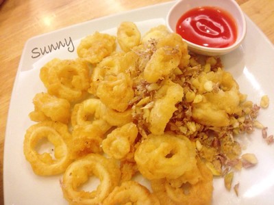 หมึกทอดกระเทียม