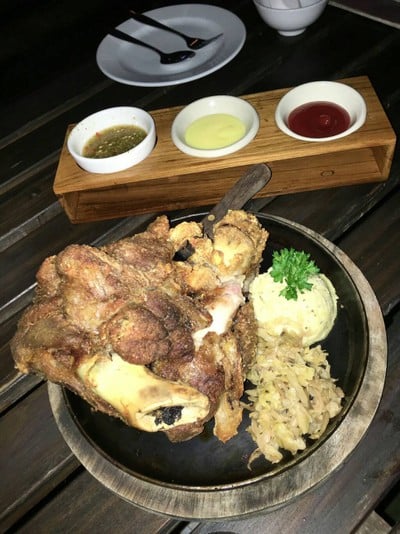 The View Village Restaurant & Karaoke แม่เหียะ