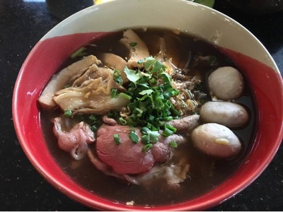 ก๋วยเตี๋ยวเนื้อพิเศษไทยเฟรนซ์