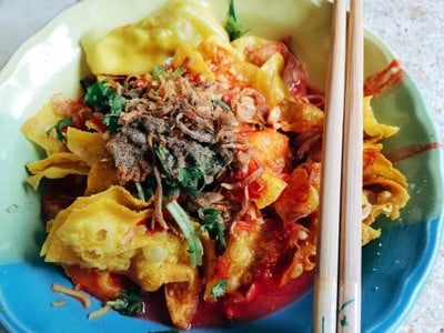 หมี่ โปเบี๋ยน (หมี่กะทู้) (หมี่ โปเบี๋ยน) หมี่ โปเบี๋ยน (หมี่กะทู้) (หมี่ โปเบี๋ยน)