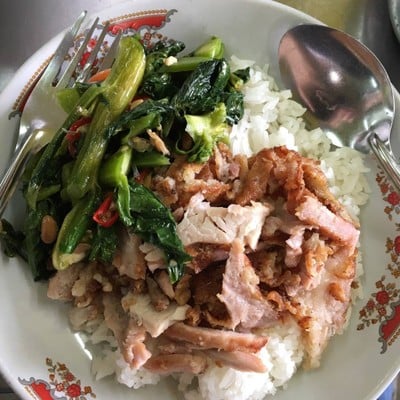 เมนูของร้าน หมูทอดเจ๊จง หลังโลตัสพระราม 4