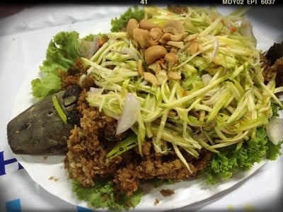 ยำปลาดุกฟู (130฿)