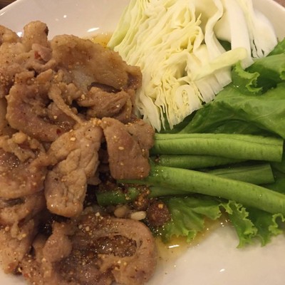 น้ำตกหมู (ไม่ผัก)