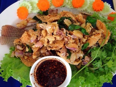 ปลาทอดกระเทียม