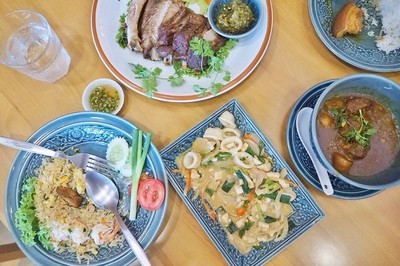 อาหาร หรือ เครื่องดื่ม