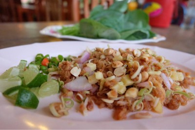 ลด 10% เมื่อทานครบ 500 บาท เฉพาะค่าอาหาร (ไม่รวมเครื่องดื่ม) ลด 10% เมื่อทานครบ 500 บาท เฉพาะค่าอาหาร (ไม่รวมเครื่องดื่ม)