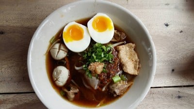 เตี๋ยวเรือต่อชาม เจ็ดยอด (Jedyod Torcharm Noodle House) เจ็ดยอด เตี๋ยวเรือต่อชาม เจ็ดยอด (Jedyod Torcharm Noodle House) เจ็ดยอด
