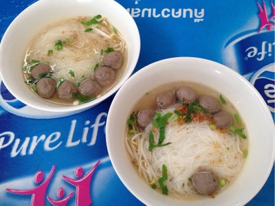 เล็กและหมี่ลูกชิ้น