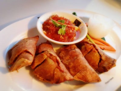 บ้านริมผา