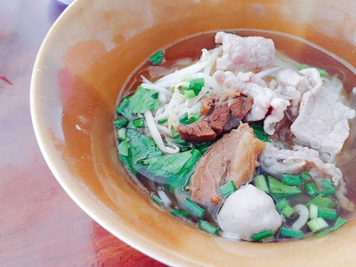 ก๋วยเตี๋ยวรวมเนื้อ