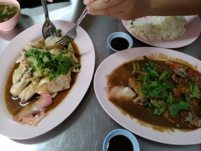 เมนูของร้าน เป็ดย่าง จานโต