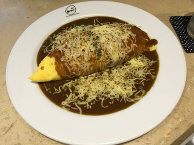 ข้าวห่อไข่ราดซอสแกงกะหรี่