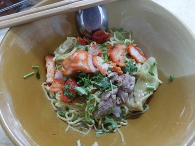 บะหมี่เกี๋ยวแห้ง