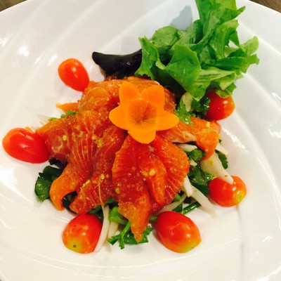 ยำแซลมอน