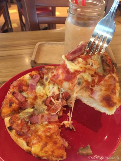 พิซซ่าหน้าแฮมและเห็ด