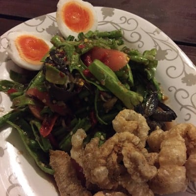 ตำถั่วไข่ต้มหมูกรอบ
