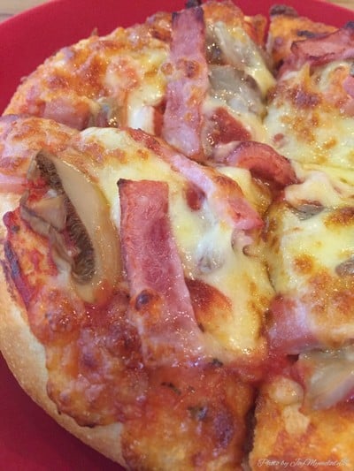 พิซซ่าหน้าแฮมและเห็ด