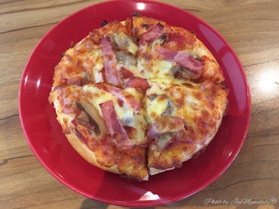 พิซซ่าหน้าแฮมและเห็ด