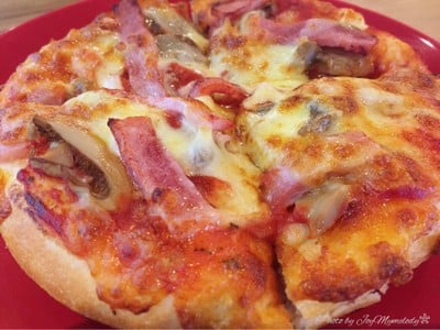 พิซซ่าหน้าแฮมและเห็ด