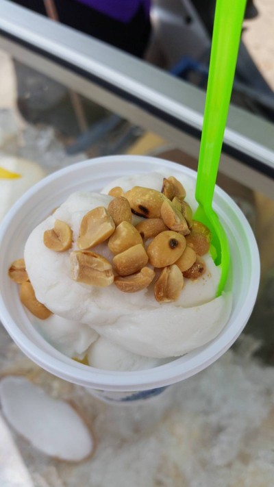 ไอติมใส่มะพร้าว