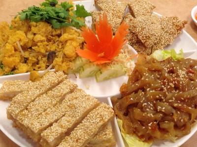 เรือนเพชรสุกี้ ถนนศรีนครินทร์ เรือนเพชรสุกี้ ถนนศรีนครินทร์