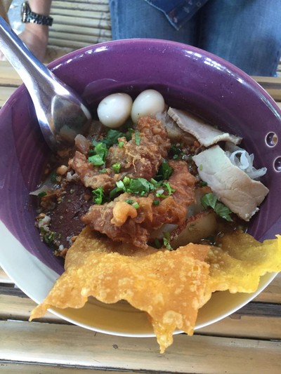 เส้นเล็กต้มยำ มีไข่ฟรุ้งฟริ้งกลิ่นหอมเชียว