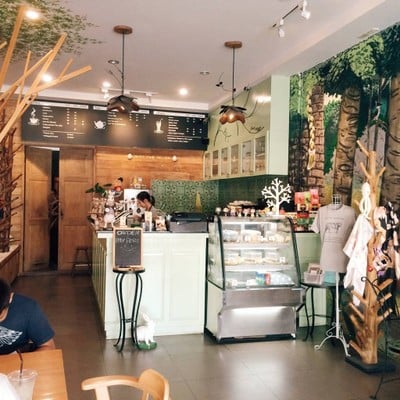 บรรยากาศ Into the Woods Cafe