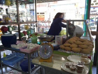 ข้าวเหนียวมะม่วงพร้อมภัณฑ์ แพร่ ข้าวเหนียวมะม่วงพร้อมภัณฑ์ แพร่