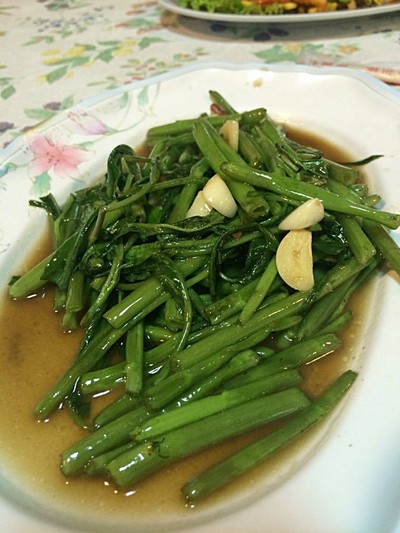 ผัดผักปุ้งไฟแดง 60฿