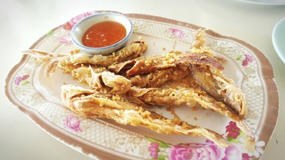 ปลาเนื้ออ่อนทอดกระเทียม