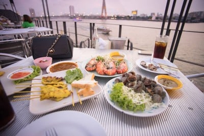 บรรยากาศ In Love Bar & Restaurant