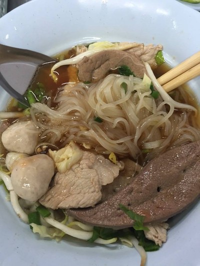 เส้นเล็กหมู