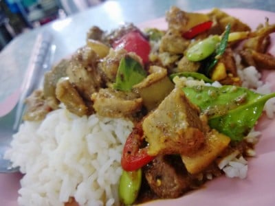 ผัดเครื่องแกง 