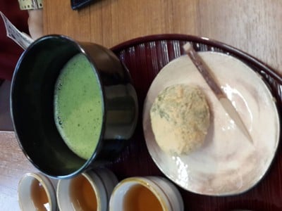 ชาร้อนพร้อมโมจิ