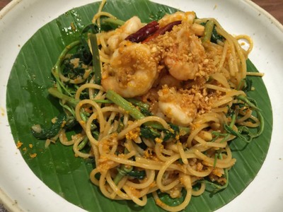 สปาเก็ตตี้ไข่กุ้งผักกระเฉด