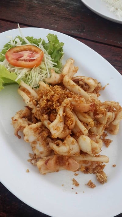 ปลาหมึกทอดกระเทียม