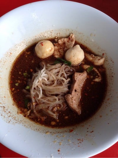 เส้นเล็กหมูน้ำตก