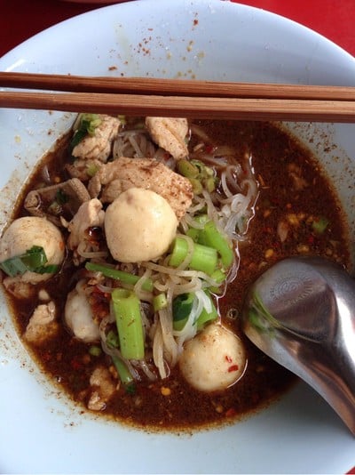 เส้นเล็กหมูน้ำตก