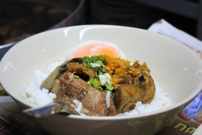 ข้าวต้มรถแดง (ข้าวต้มทรงเครื่อง)